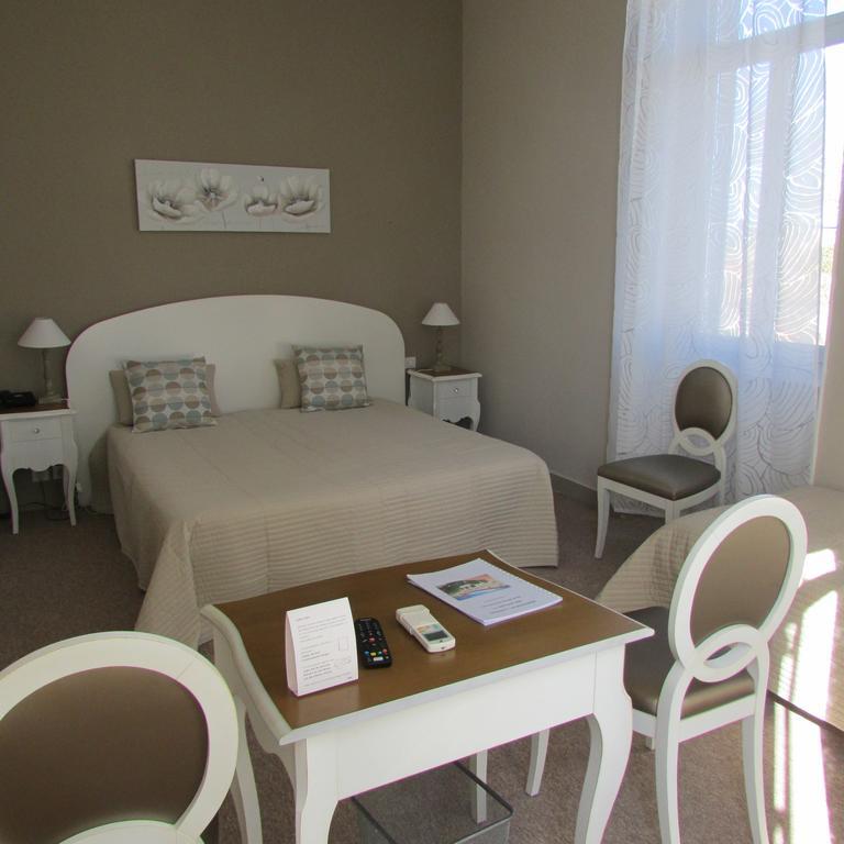 Готель Le Castelet Des Alpilles Сен-Ремі-де-Прованс Номер фото